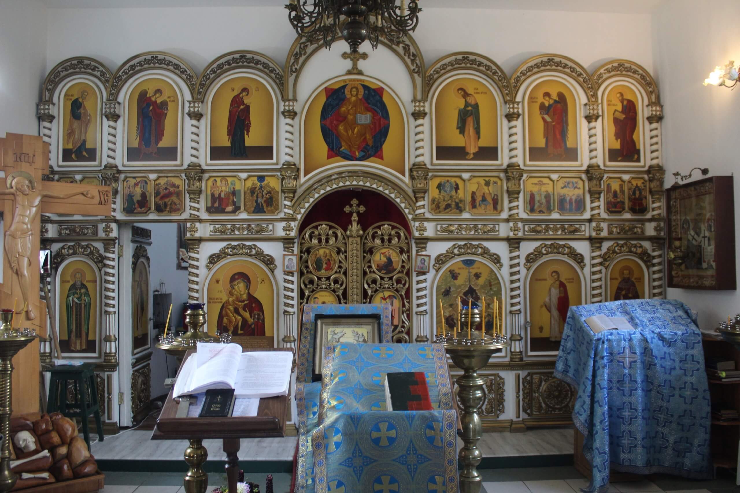 Иконостас храма